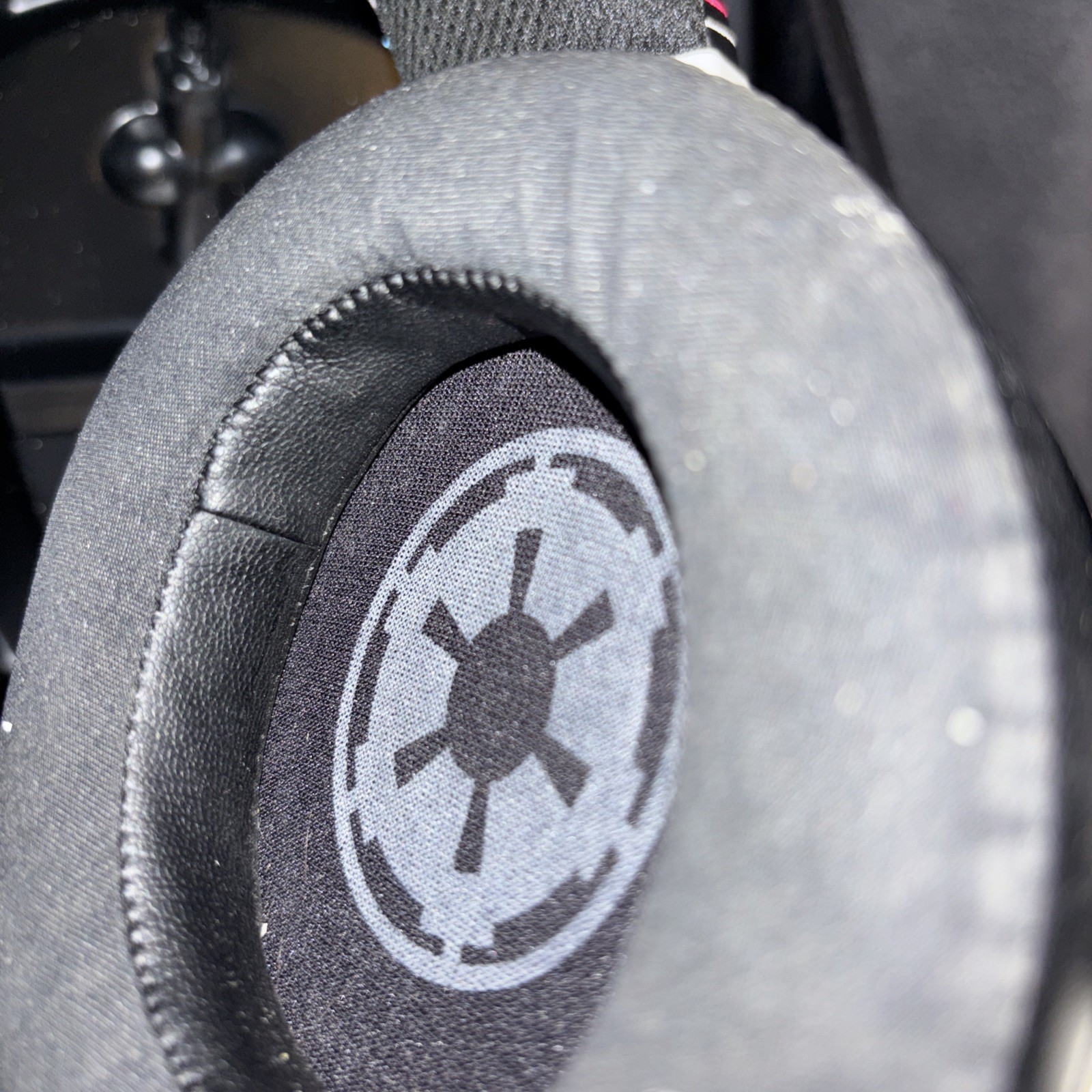 Razer Kraken Multi-Platform Wired Gaming Headset Star Wars Stormtrooper Edition