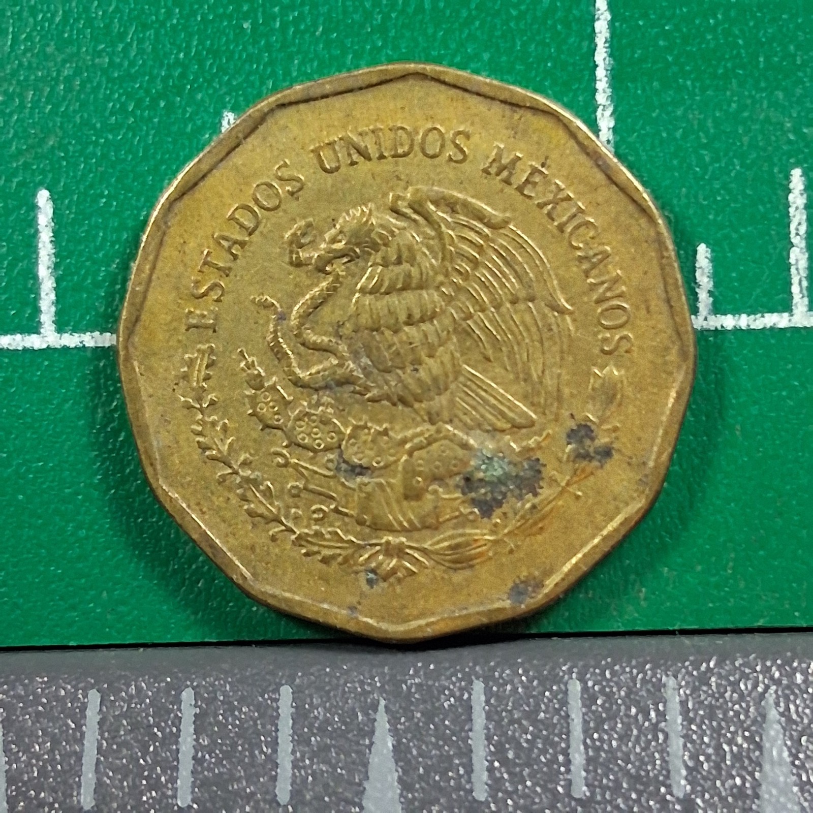 2007-M Mexico 20 Centavos Coat of Arms / Aztec Sun Stone Aluminum-Bronze Coin
