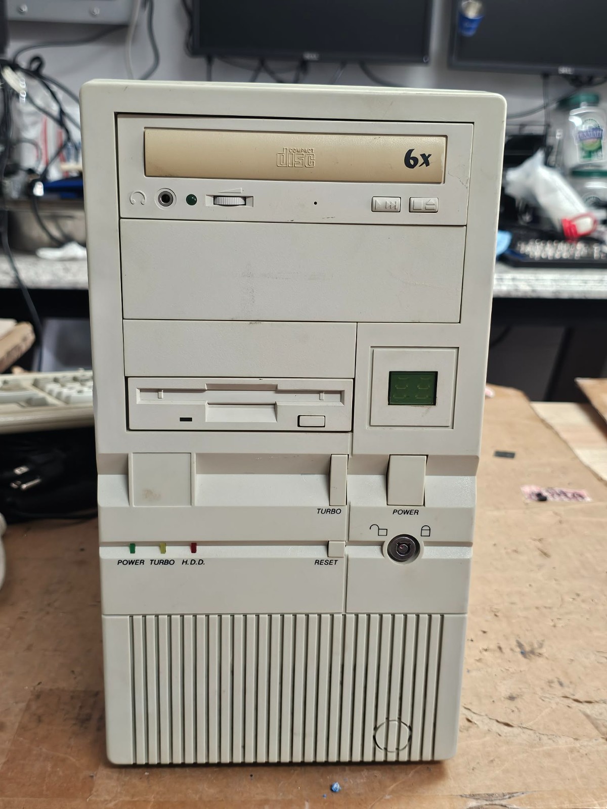 Cool Vader Retro Gaming Computer UMC UM8663AF / ALi M1489 Socket 3 AMD-X5-133ADZ