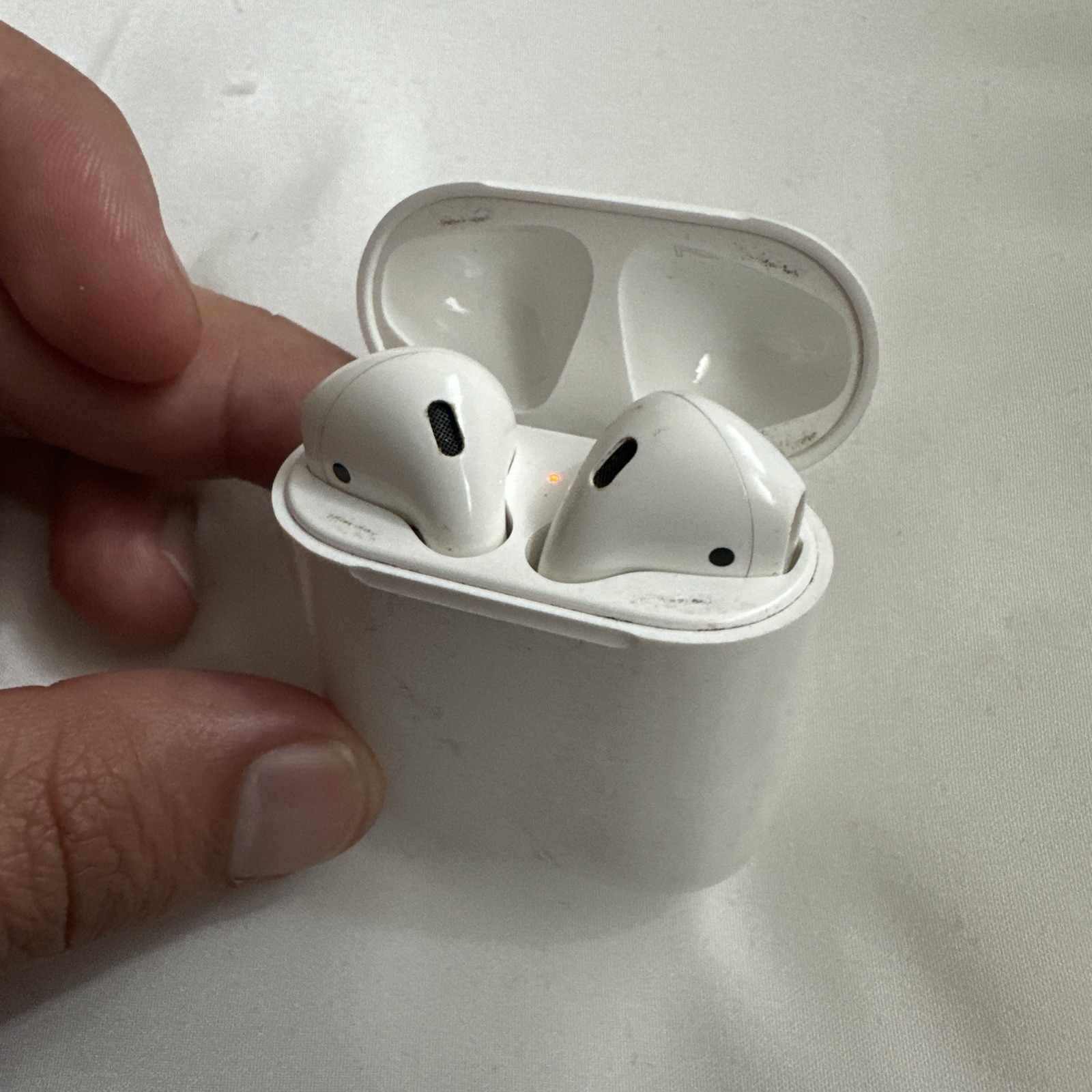 apple airpods 1st generation EMC 2862 In Excellent Condition