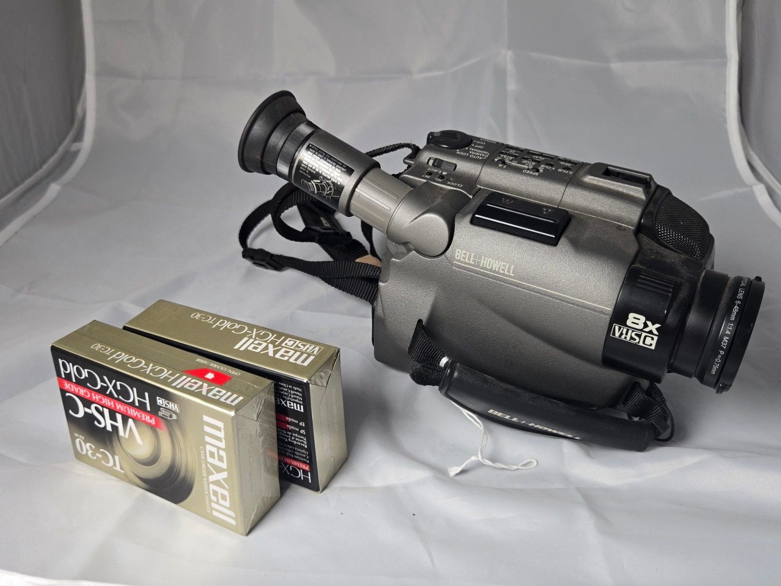 Bell & Howell JMJ 20910 VHS-C Camcorder 8x Zoom with 2 Maxell VHS-C Tapes
