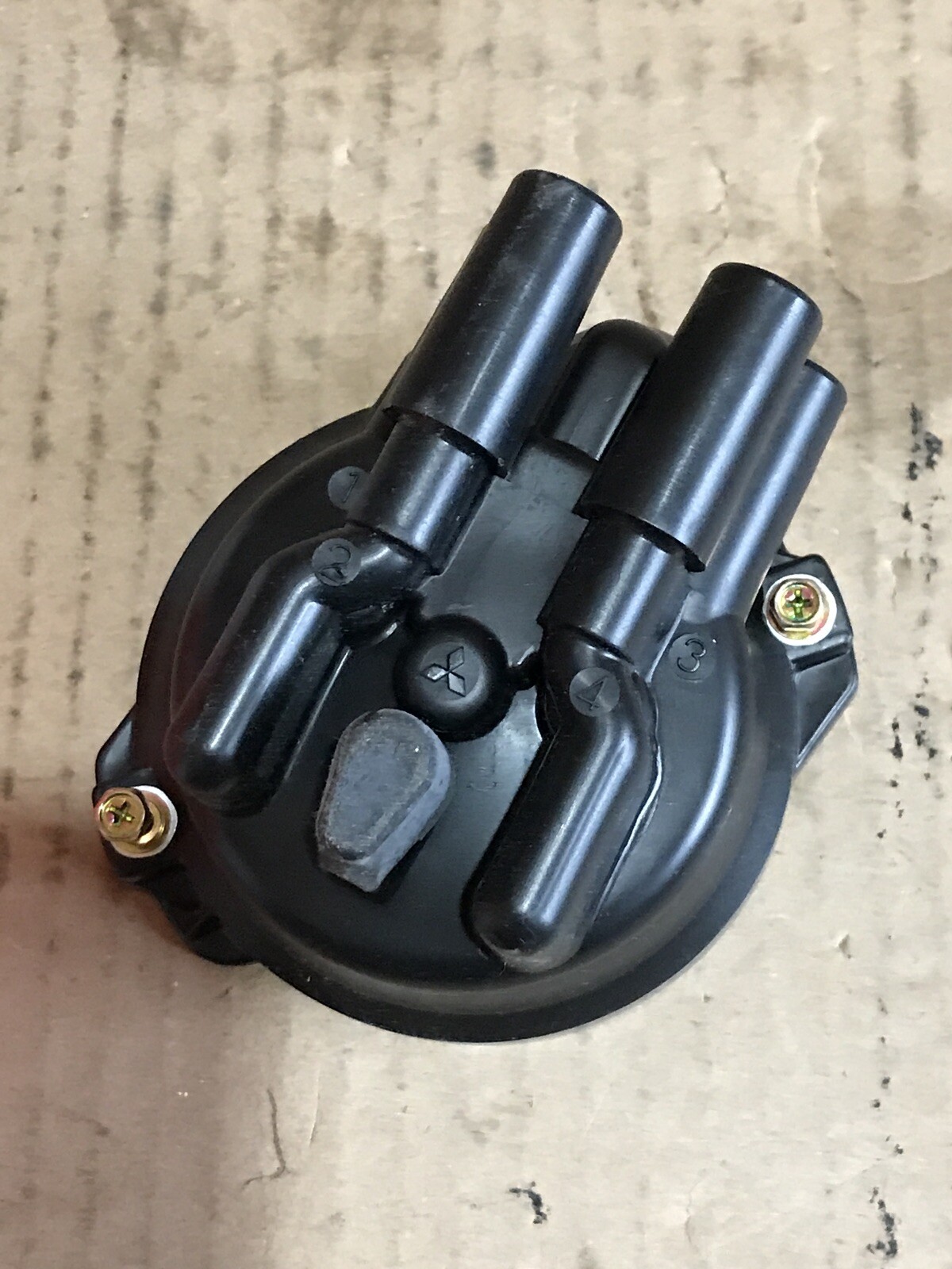 F32Z-12106-A, DHE-446 New OEM Ford Distributor Cap F32Z12106A