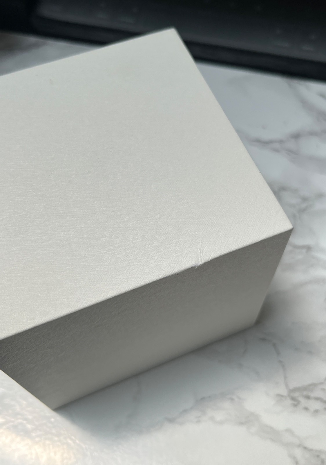 **WENGER DISPLAY PRESENTATION STORAGE BOX EMPTY WHITE & RED NEW WITH DEFECTS**