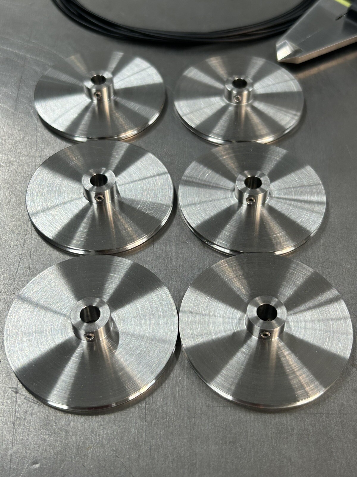 QTY 1 W. M. BERG 2.200” DIA. STAINLESS MOTOR PULLEY 1/4” BORE WITH 16.5” BELT