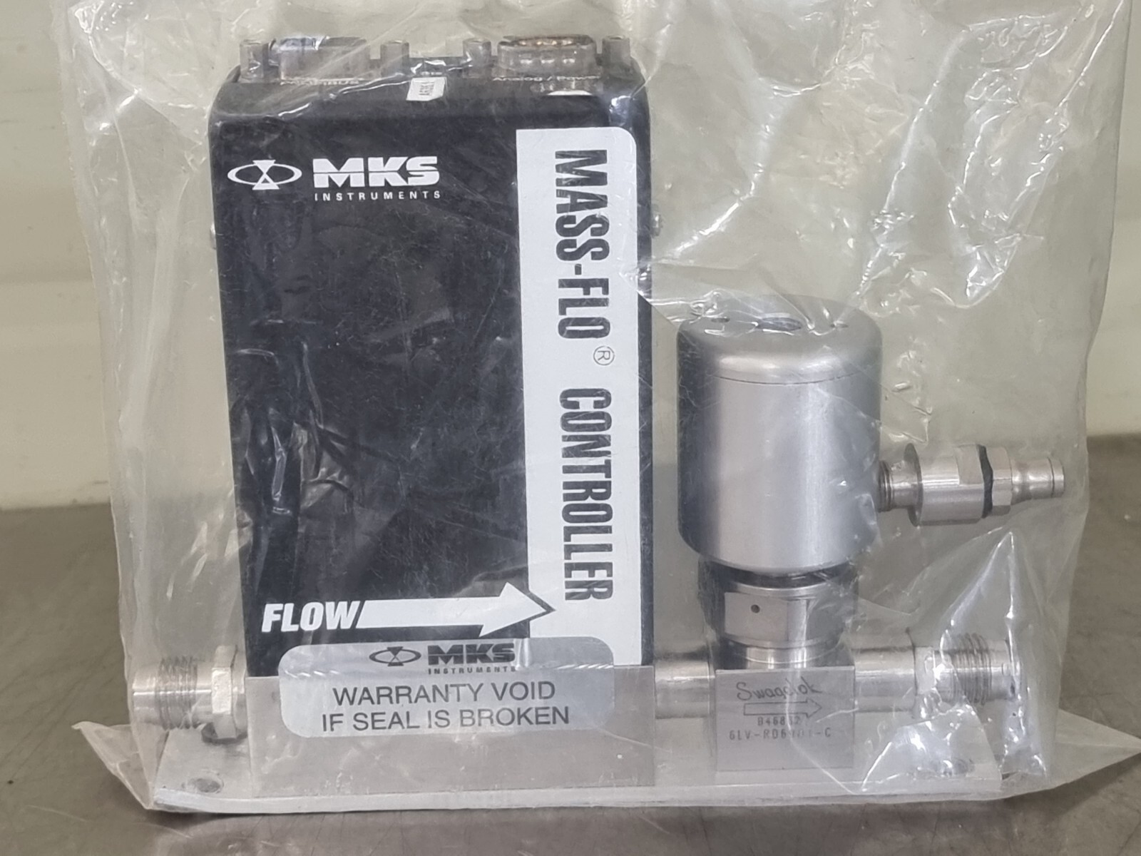 MKS 1479A-21909-S252 MASS FLOW CONTROLLER H2 500SCCM + Swagelok 6LV-RD6901-C