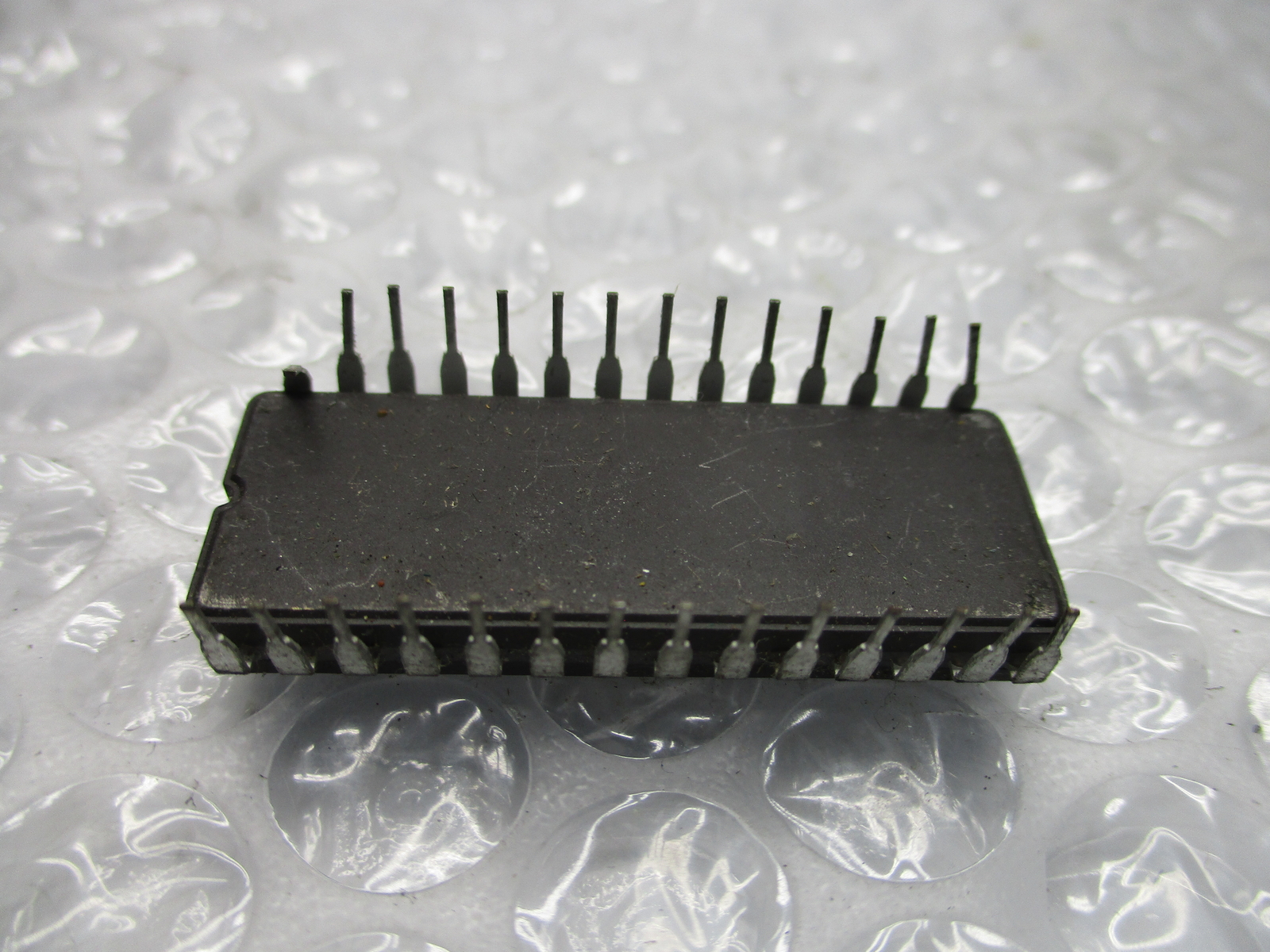 ST 88805S M27128A-2FI INTEGRATED CIRCUIT NSNP