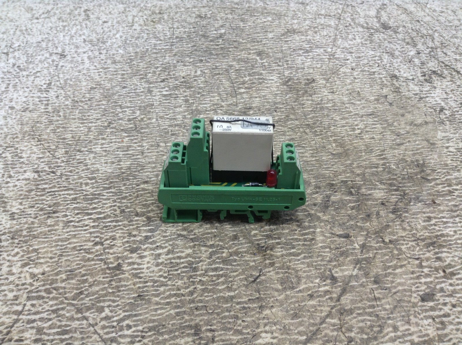 Phoenix Contact OA5668.12/944 Relay w/ Base UMK-SE11,25-1 (TSC)