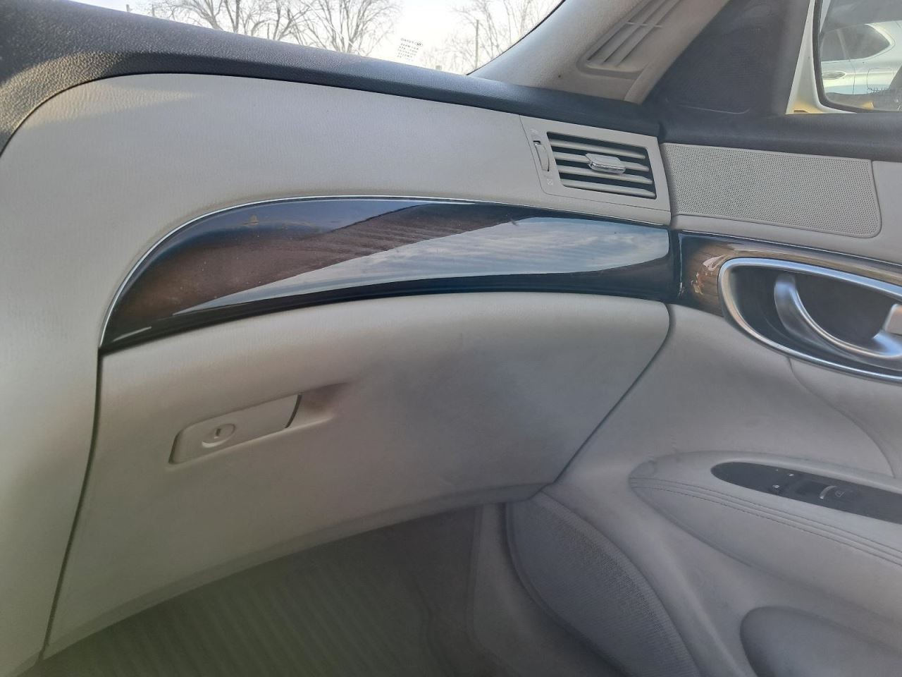 M56       2011 Glove Box 4871441