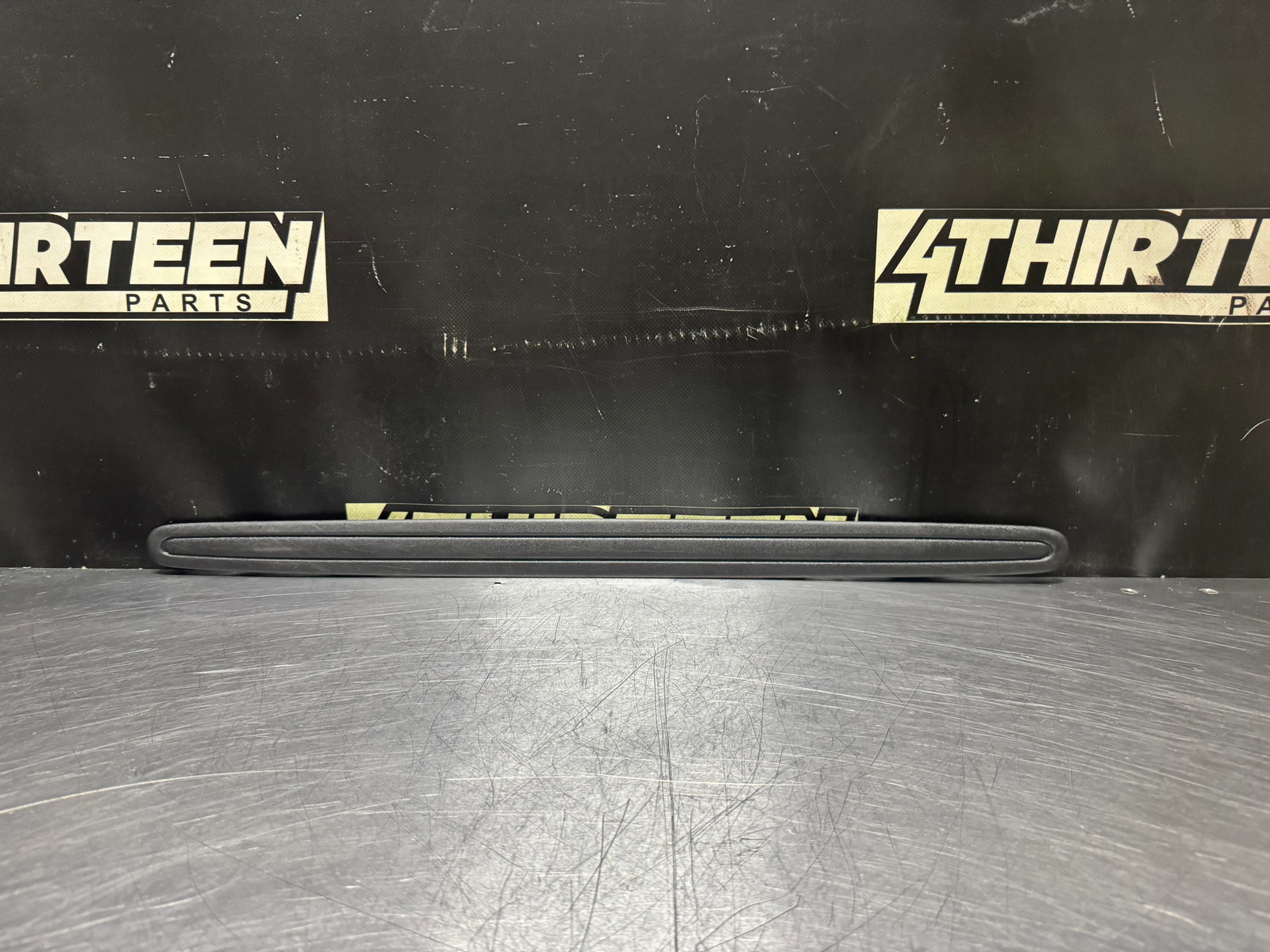04-06 PONTIAC GTO SCUFF PLATE SILL TRIM OEM #N568