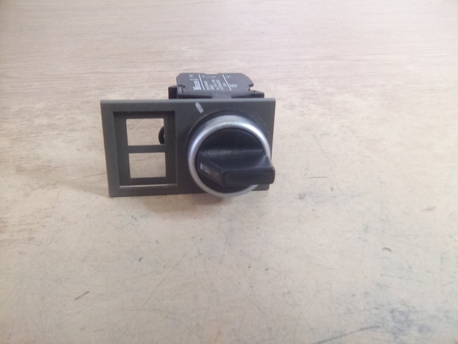 Moeller Selector Switch W/EK10 Contact Block