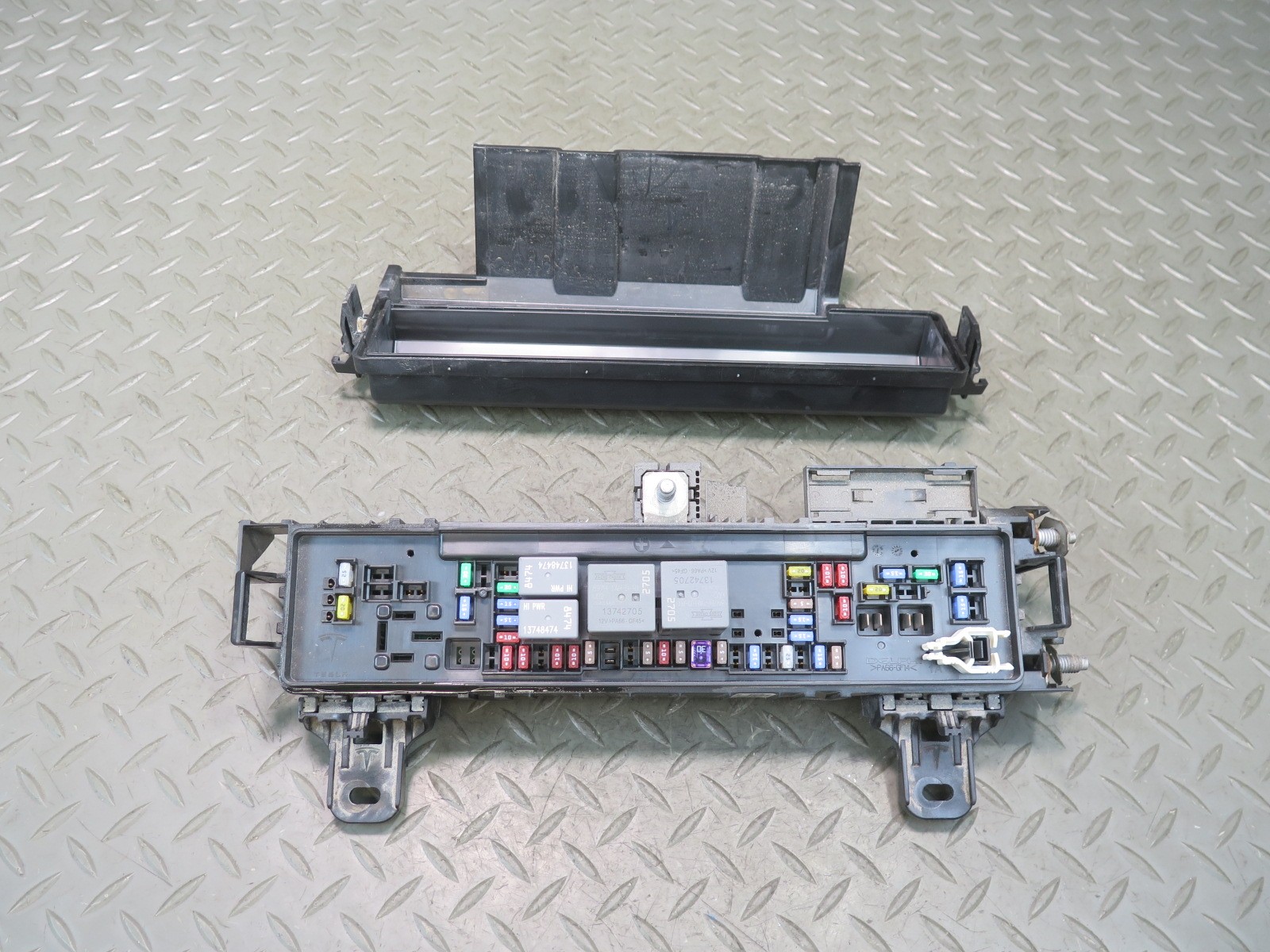 2016-2019 TESLA MODEL S 75D FRONT TRUNK FRUNK FUSE RELAY BOX MODULE UNIT