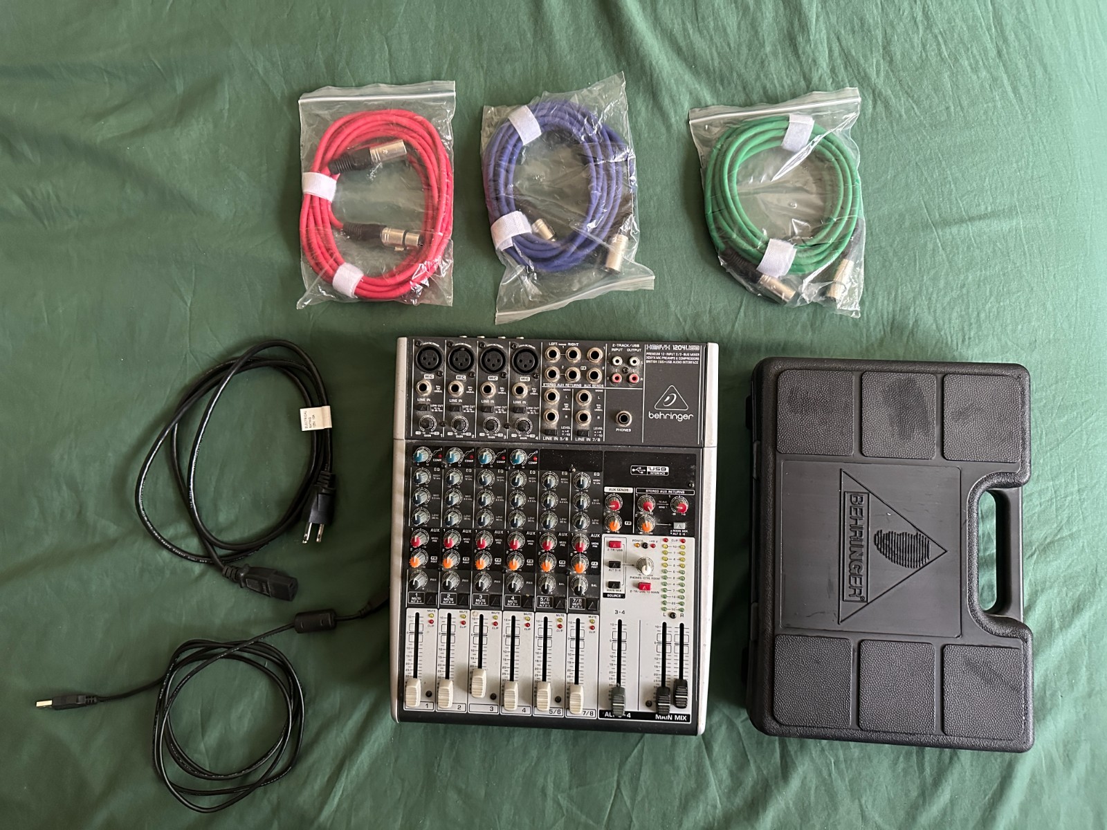 Behringer Xenyx 1204USB Mixer + 3 Behringer XM1800S Mics + Cables