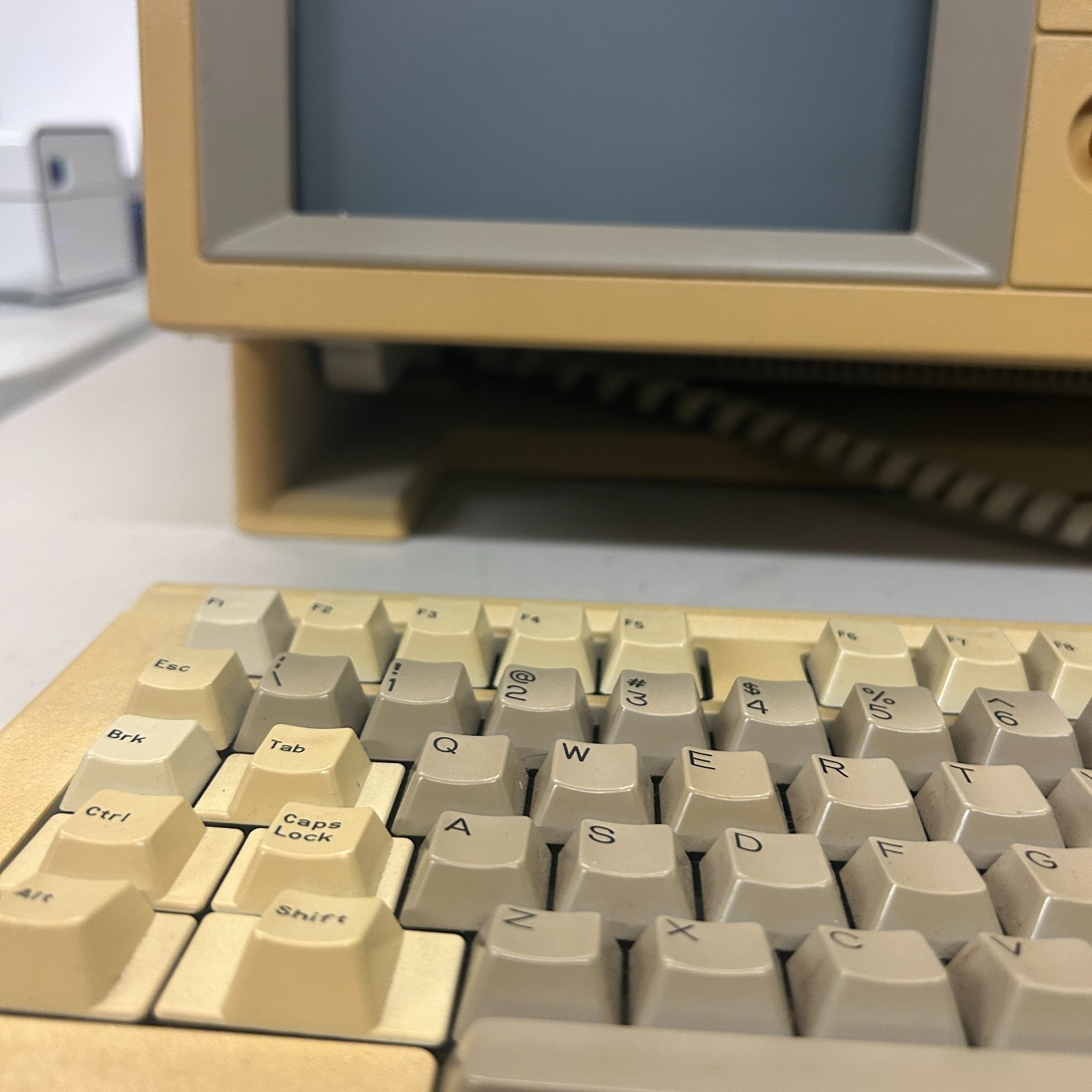 Dynalogic Hyperion 3012 All-in-One Vintage Computer w/ Keyboard 2 Disk Drives