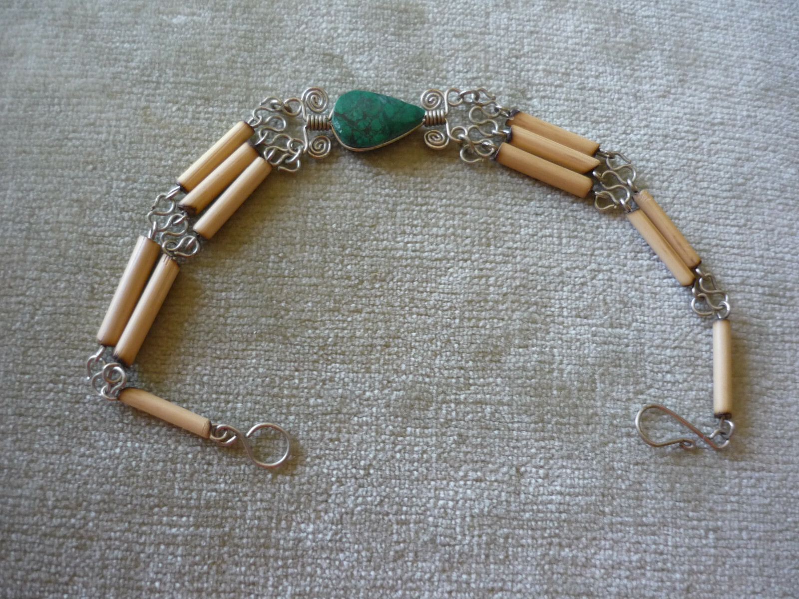 SWEET VINTAGE HANDMADE BRACELET CENTERED WITH GREEN JASPER TEARDROP