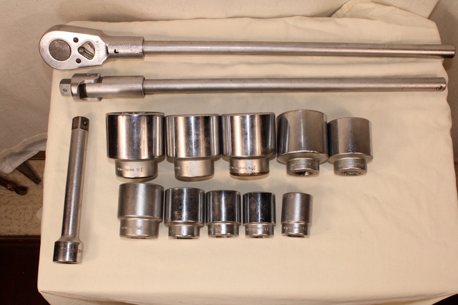 Caterpillar Snap On 3/4" Ratchet, Extension, Breaker Bar, And 10 Socket Set USA