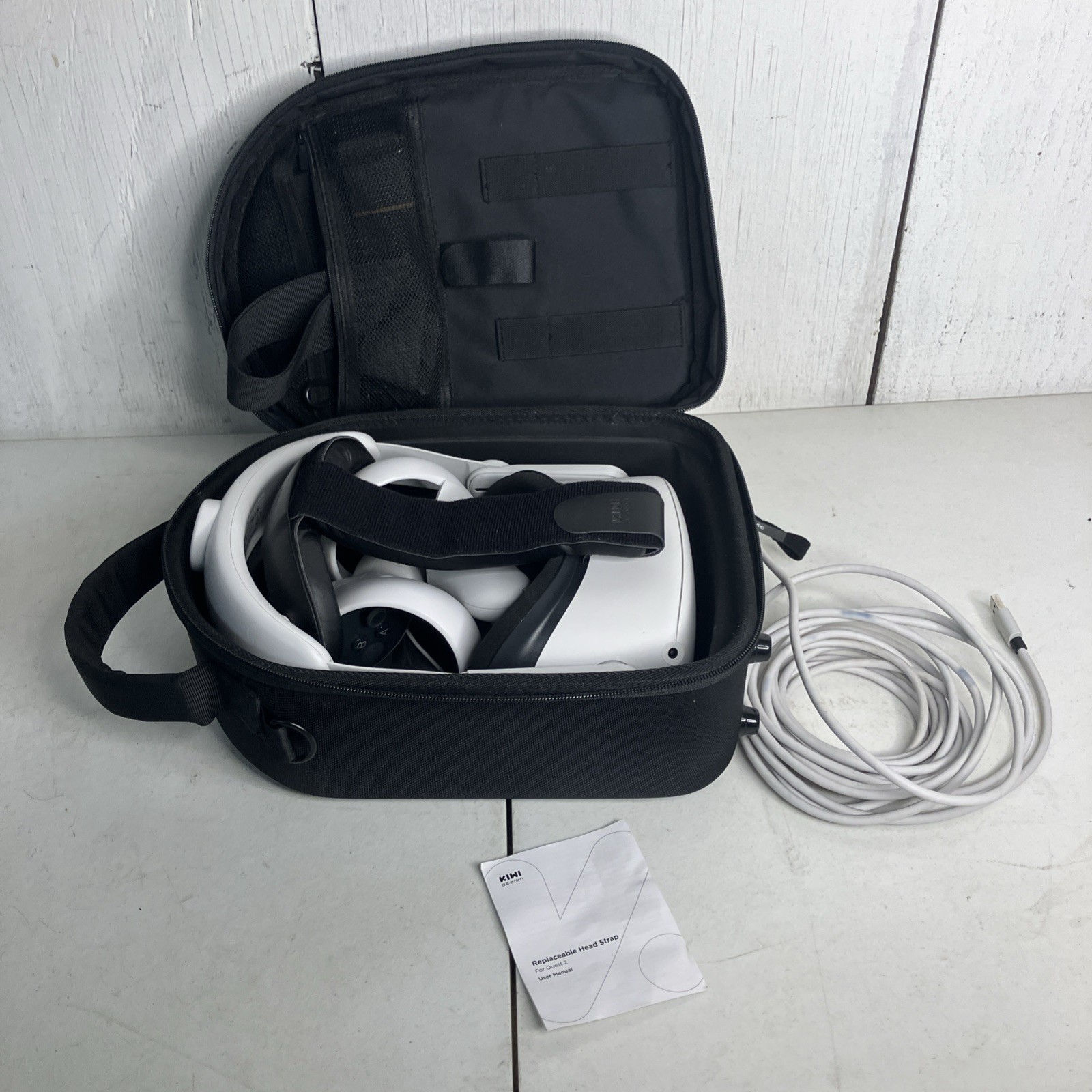 Meta Quest 2 VR Headset With Controllers & Carrying Case Pre-Owned