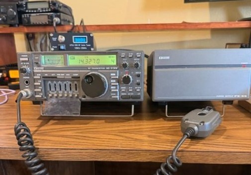 Icom IC-735 HF Ham Radio Transceiver w/PS 55 Power Supply-Tested RX and TX