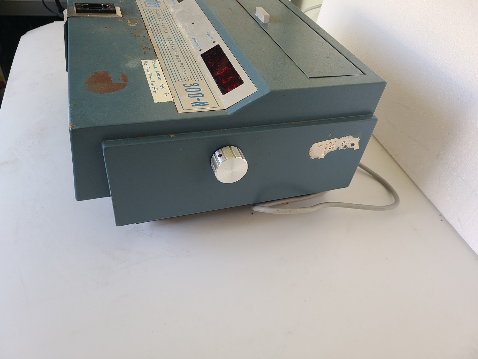 Gilford Micro-Sample Spectrophotometer 300-N, Powers Up, Untested