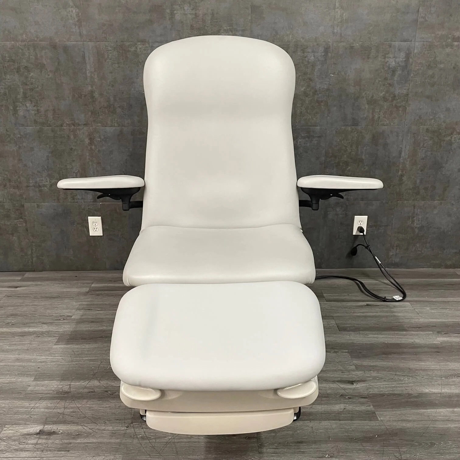 Midmark 646 Podiatry Chair
