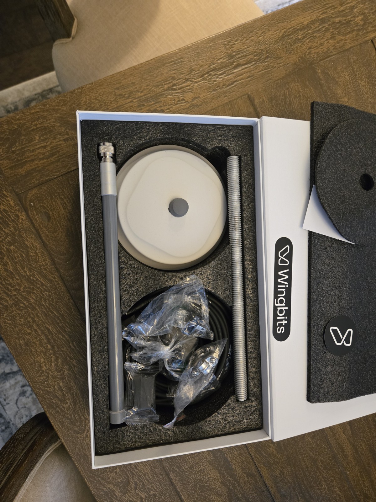 Wingbits WB200 ABS-D Flight Tracking Station