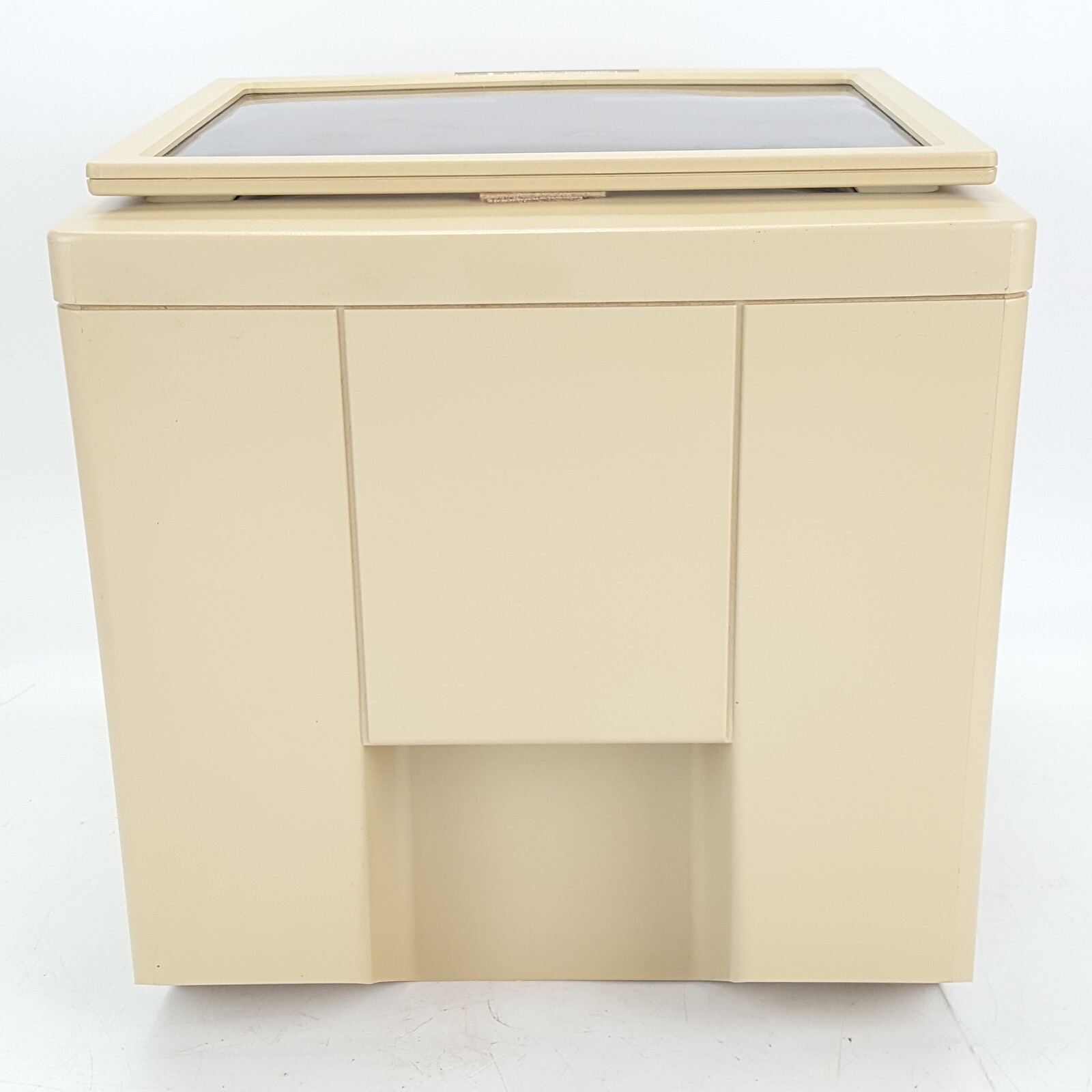 Apple, Macintosh SE M5010 computer with Keyboard, Grapler 9 Pin & Bag