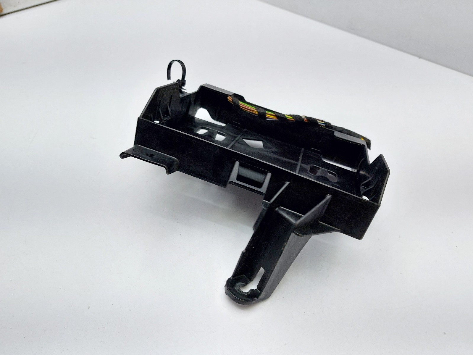 AUDI A4 B8.5 Central Convenience Module Controller Bracket 8K0907461A 2015