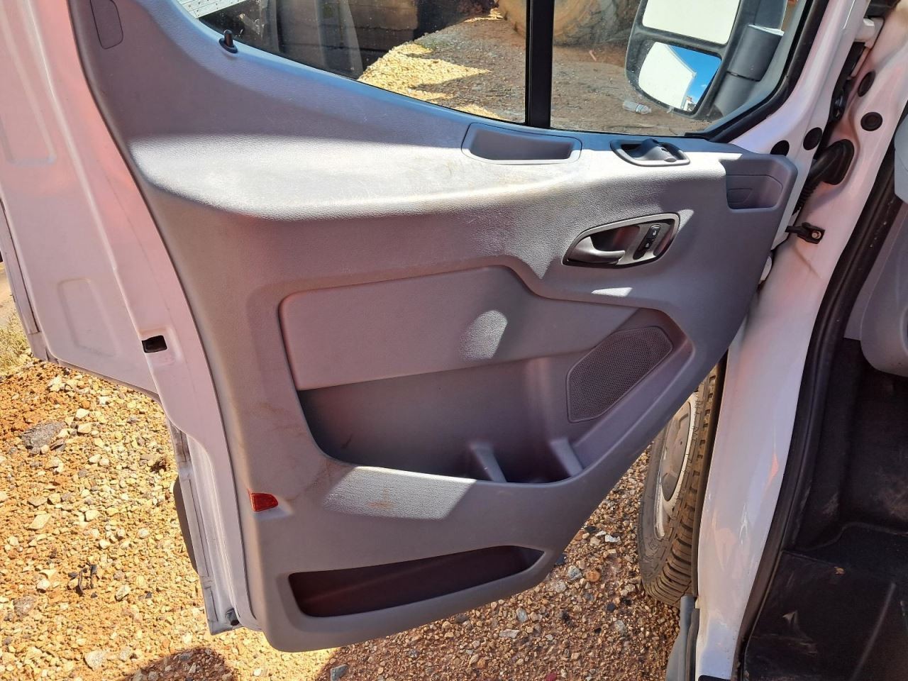 TRANSIT25 2017 Glove Box 4812348