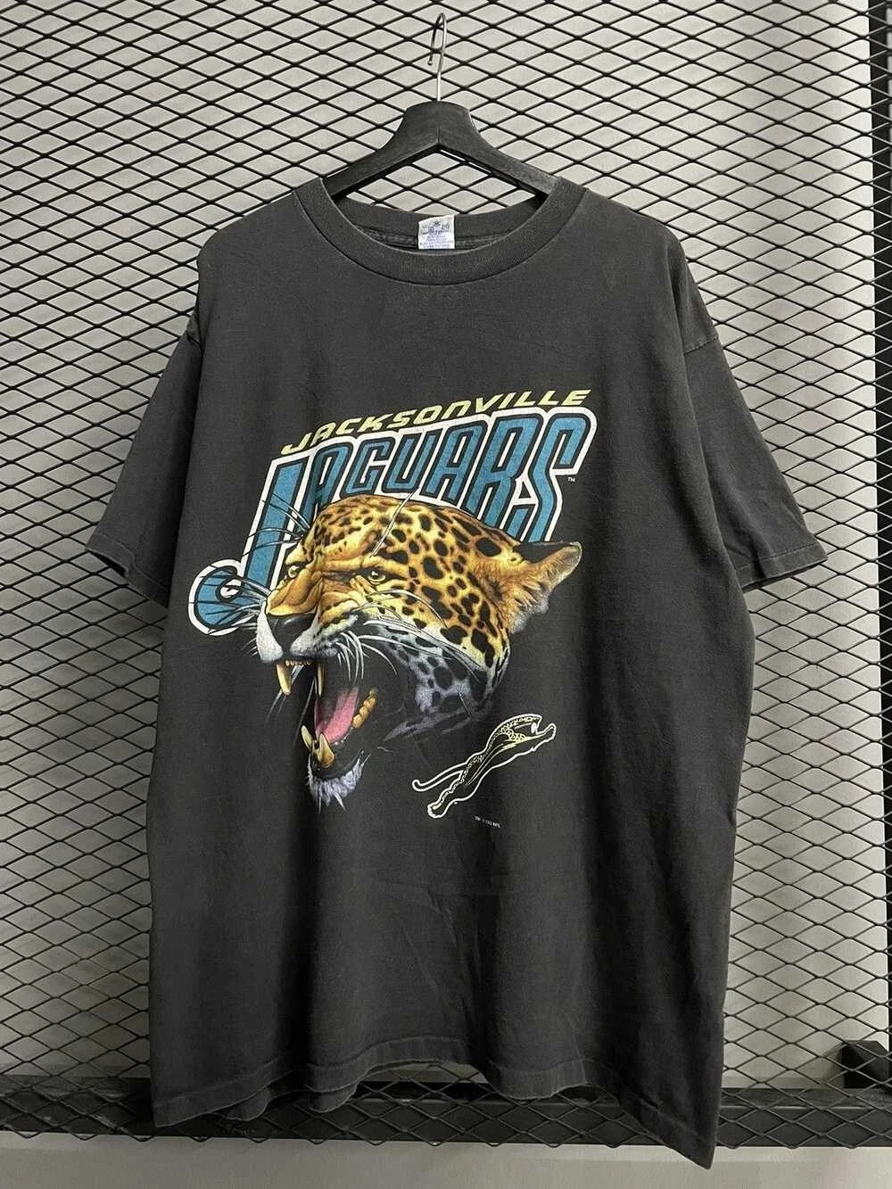 Vintage Vintage 90s NFL Jacksonville Jaguars T-Shirt. AN48058
