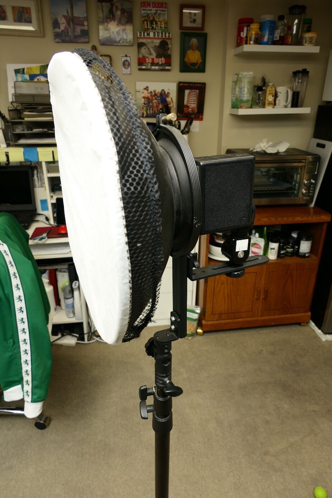 12 inch beauty dish with 10 ft stand and flash shoe adapter (flash not included)