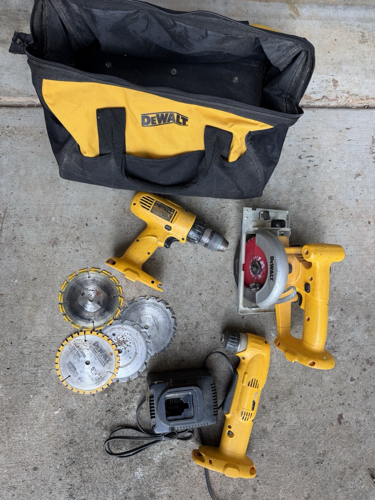DeWalt 3 Piece Tool Set 18v Kit Trim Saw , Angle Drill, Drill, Charger ,Bag
