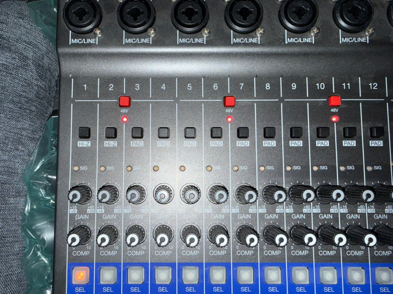 Zoom LiveTrak L-20 20-Channel Digital Mixer and Recorder