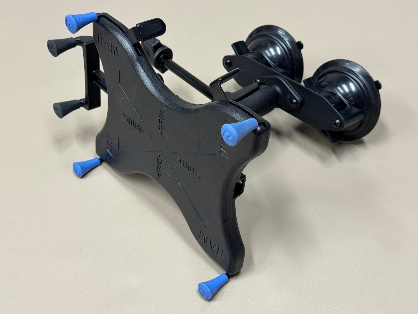 RAM X-Grip Ipad Tablet Aircraft Mount with Dual Suction for 9"-11" Tablets