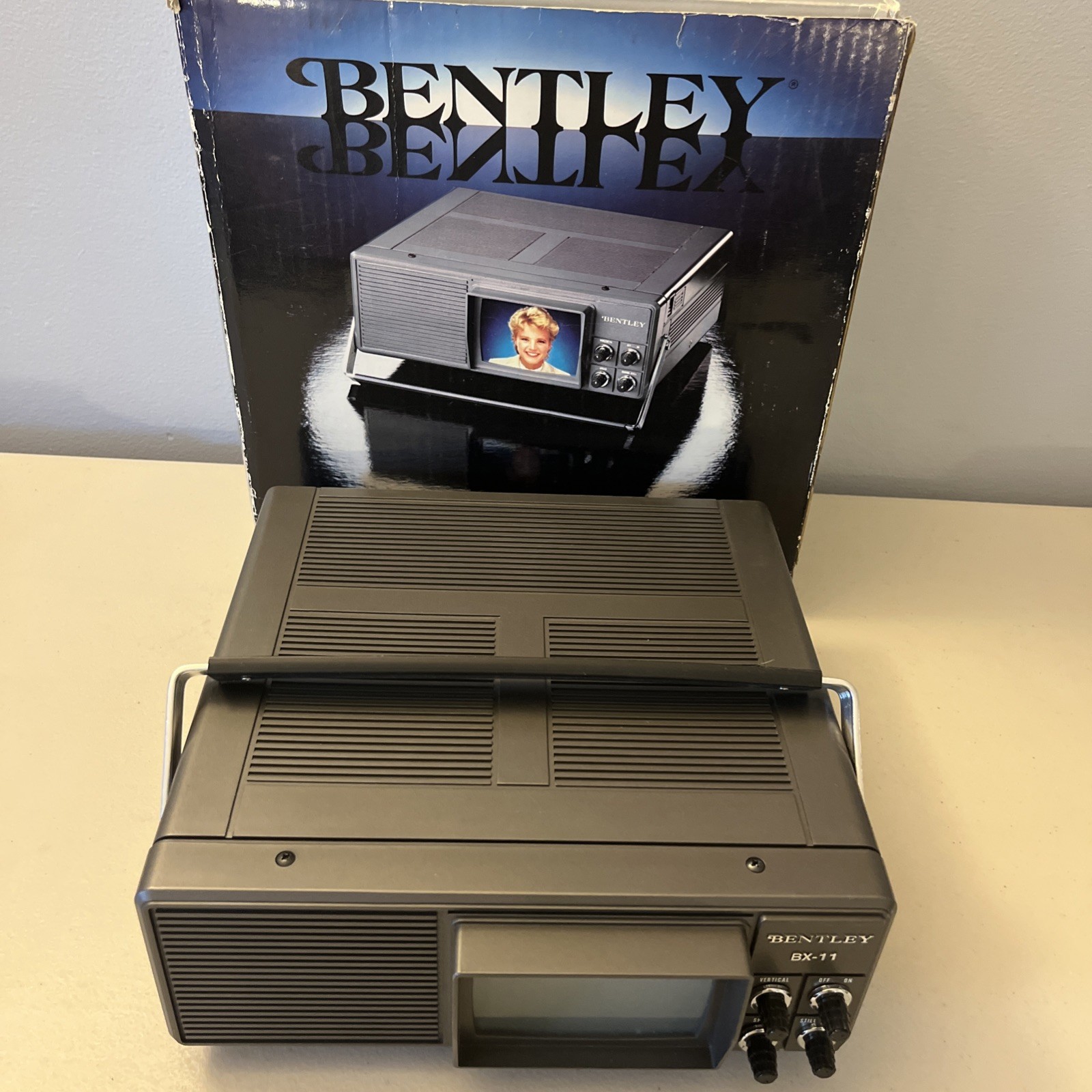 Bentley BX-11 Super 8 Home Movie Projector With Original Box UNTESTED