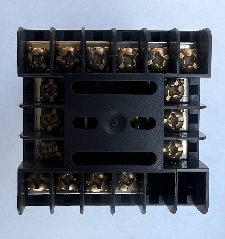 West Control Solutions MODEL NO P6701 TEMPERATURE CONTROLLER