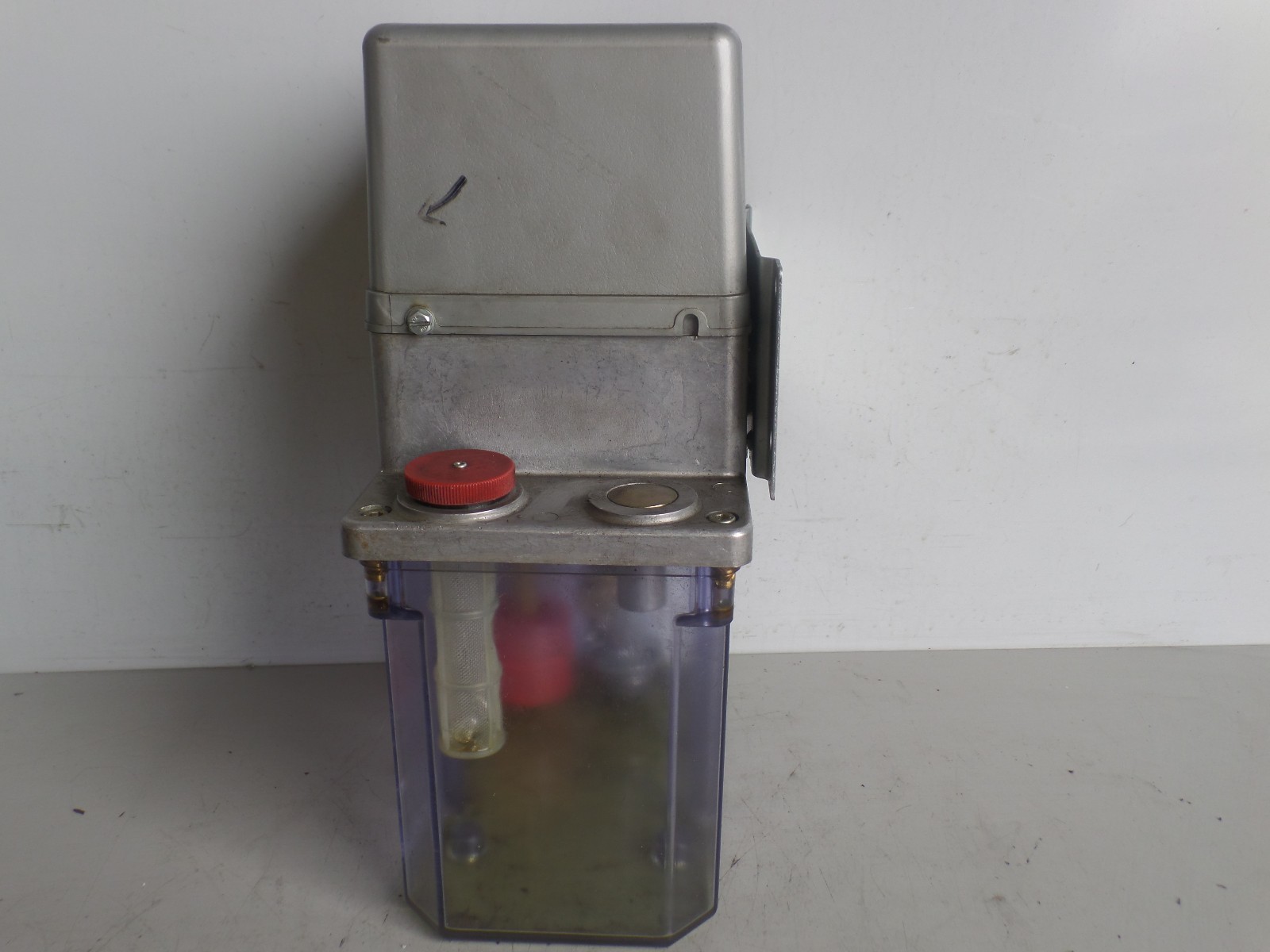 Willy Vogel 122-345-309 Lubrication Lube Pump 122345309 1-2048 Lot # 1063M Greg