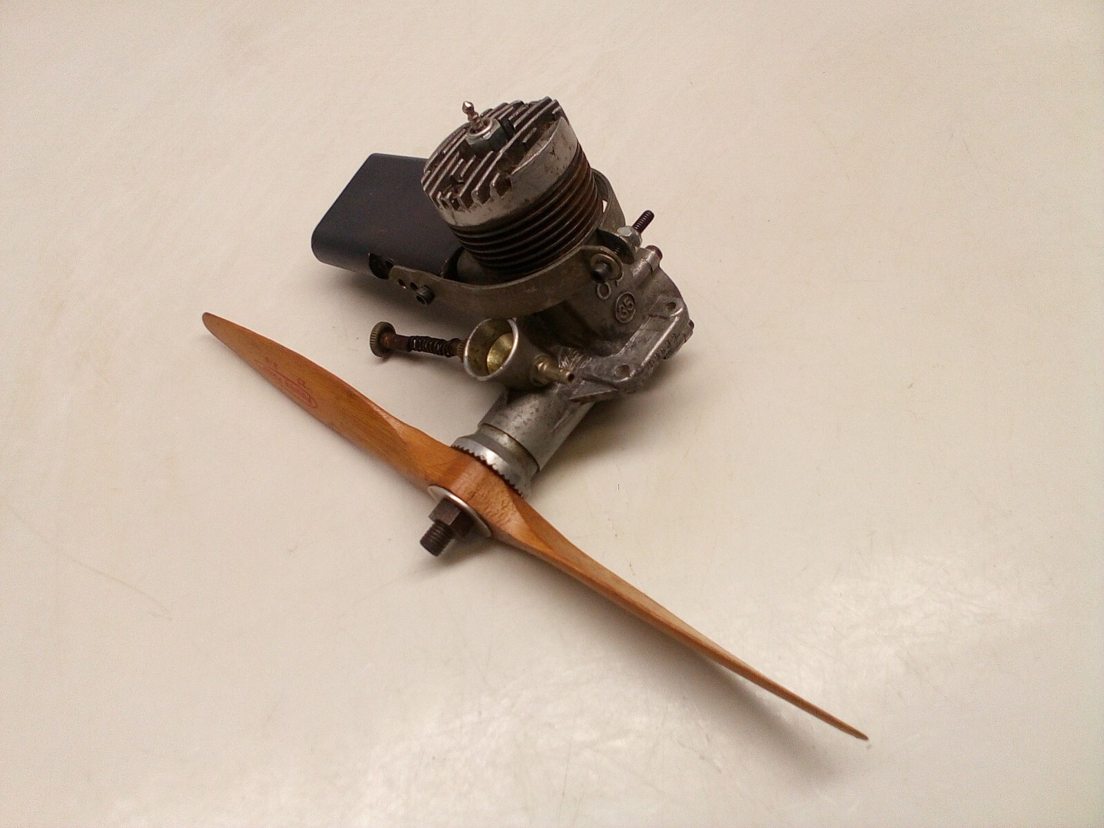 Vintage OS MAX 35 Control Line Model Engine w/ Tongue Muffler