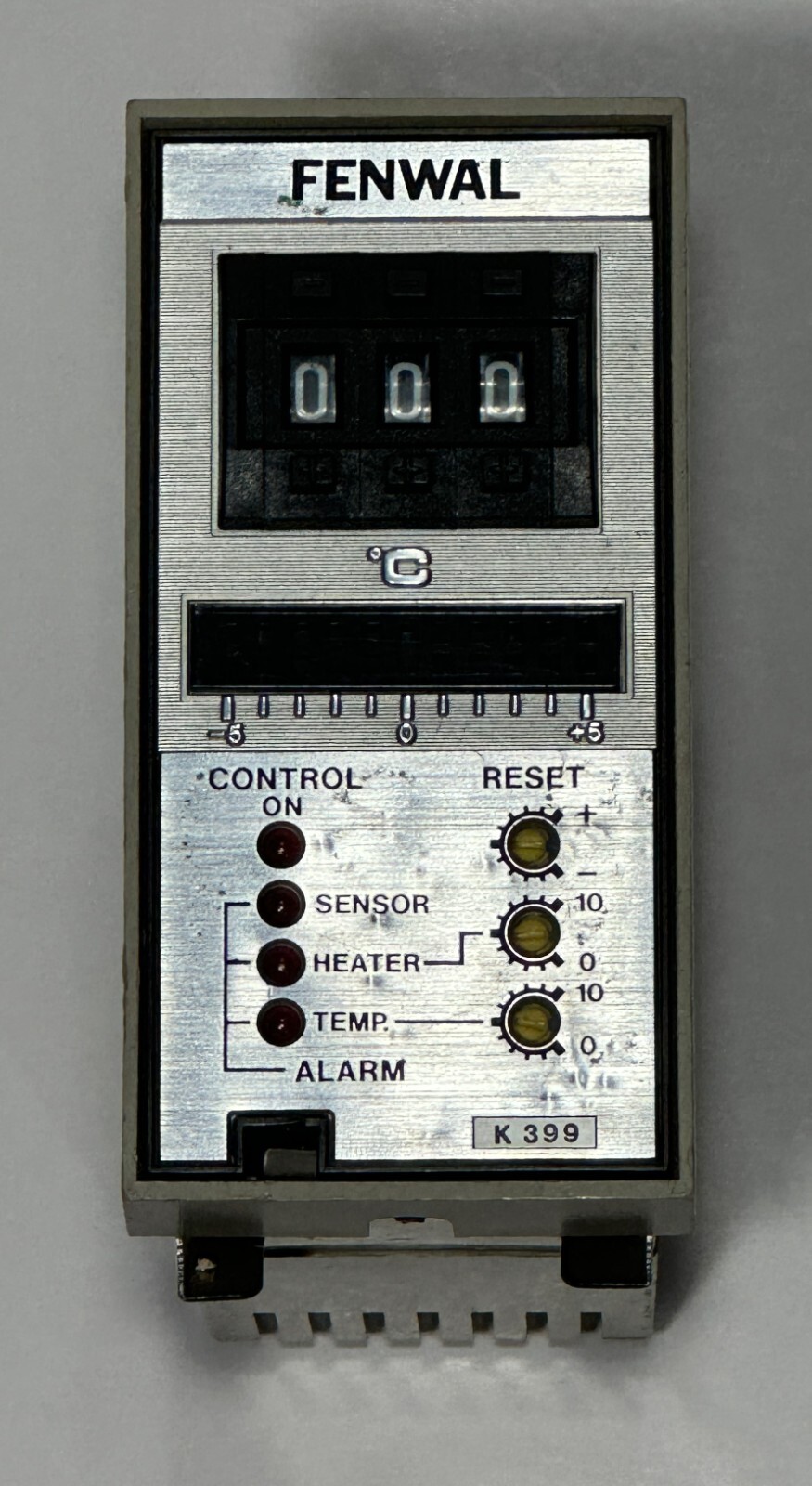 Fenwal Temperature Controller  8728   GR04  T  D-SPK-B-H