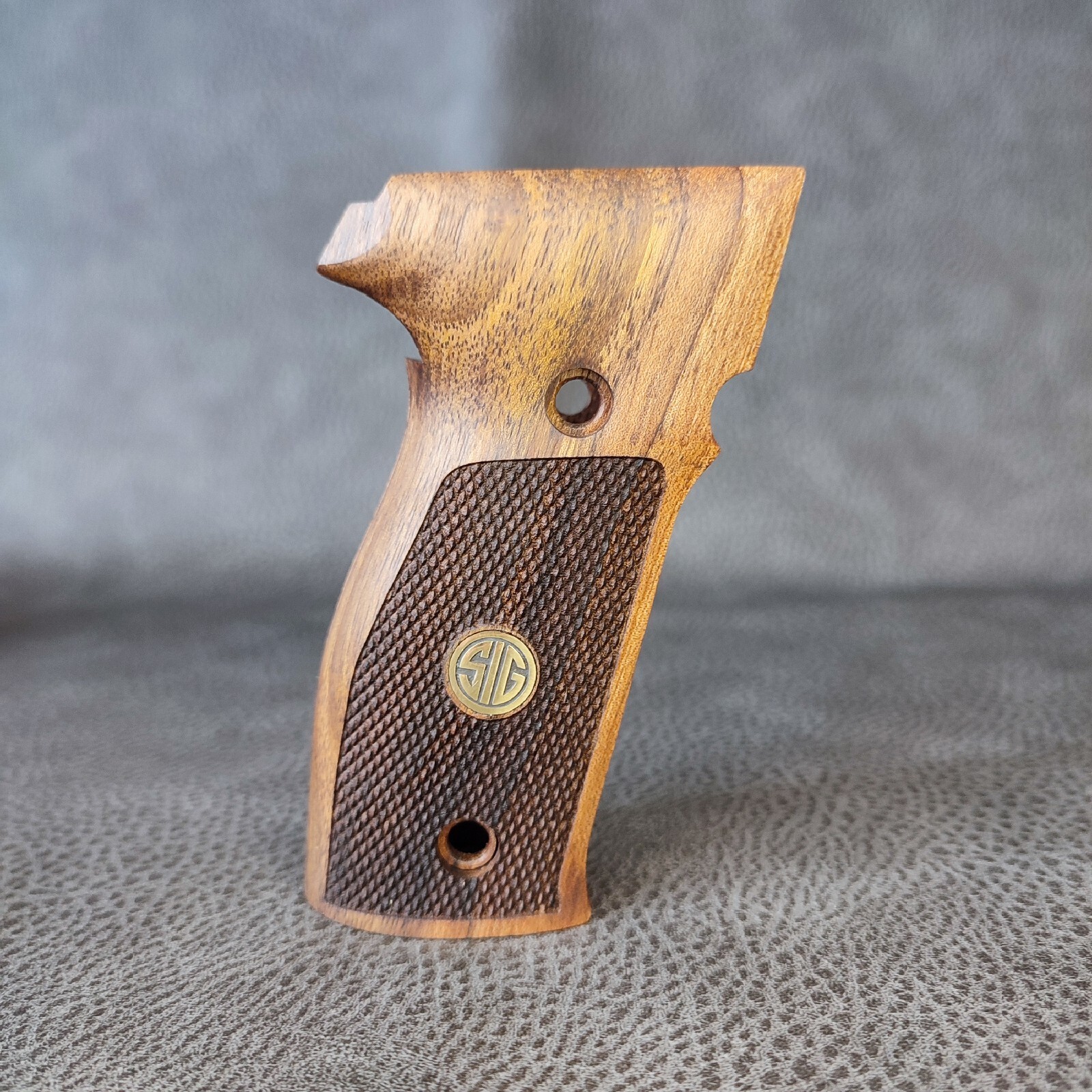 Sig P226 Gun Grips Pistol Walnut Custom Wood Checkered TURKISH WALNUT WOOD grip