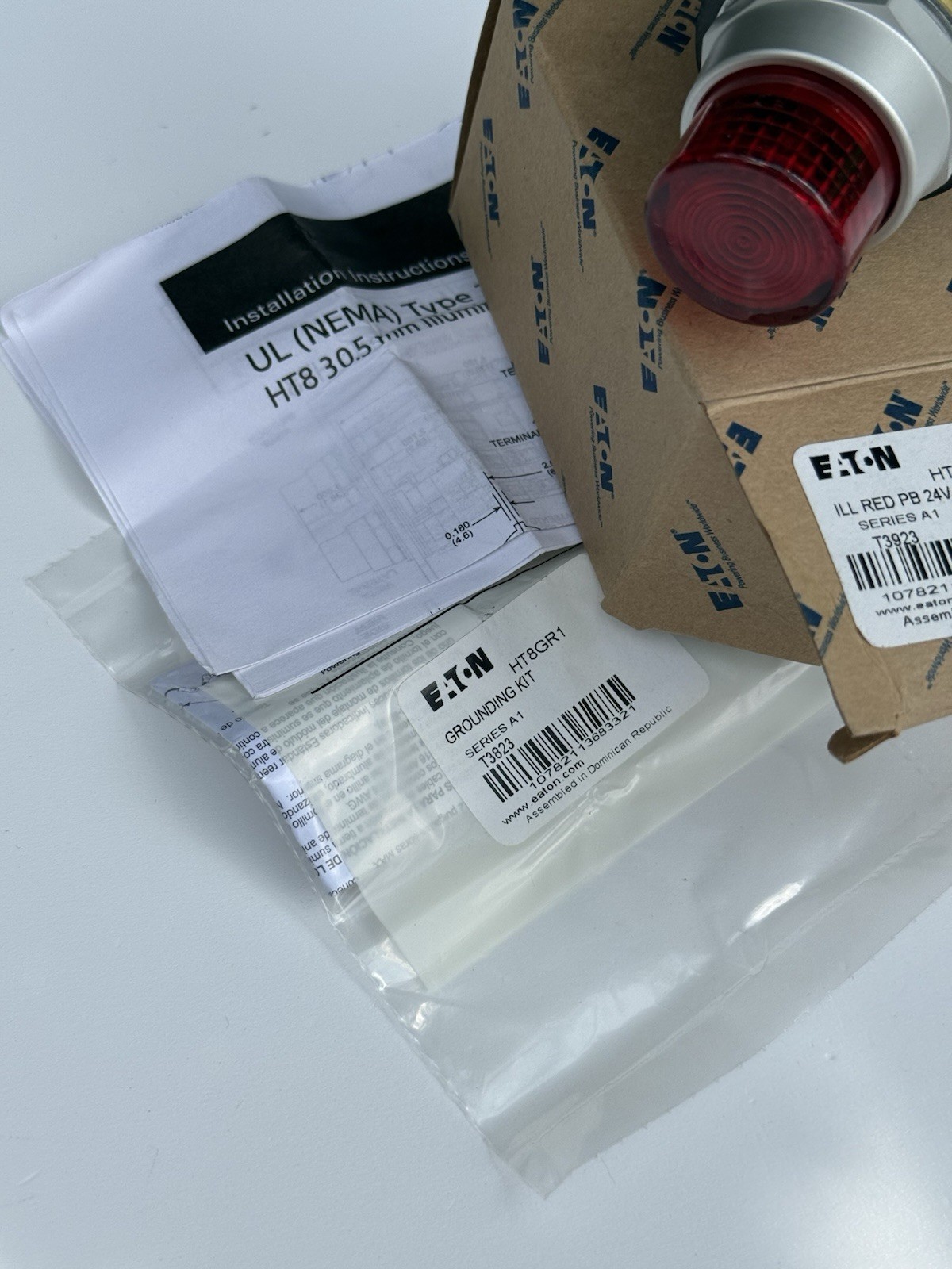 Eaton HT8GBRV3 Illuminated Red Push Button 24V - New