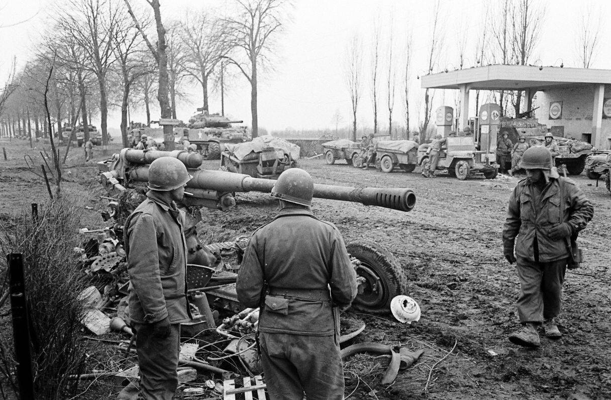 WW2 WWII Photo World War Two / US Army 5th Armored Division Germany 1945