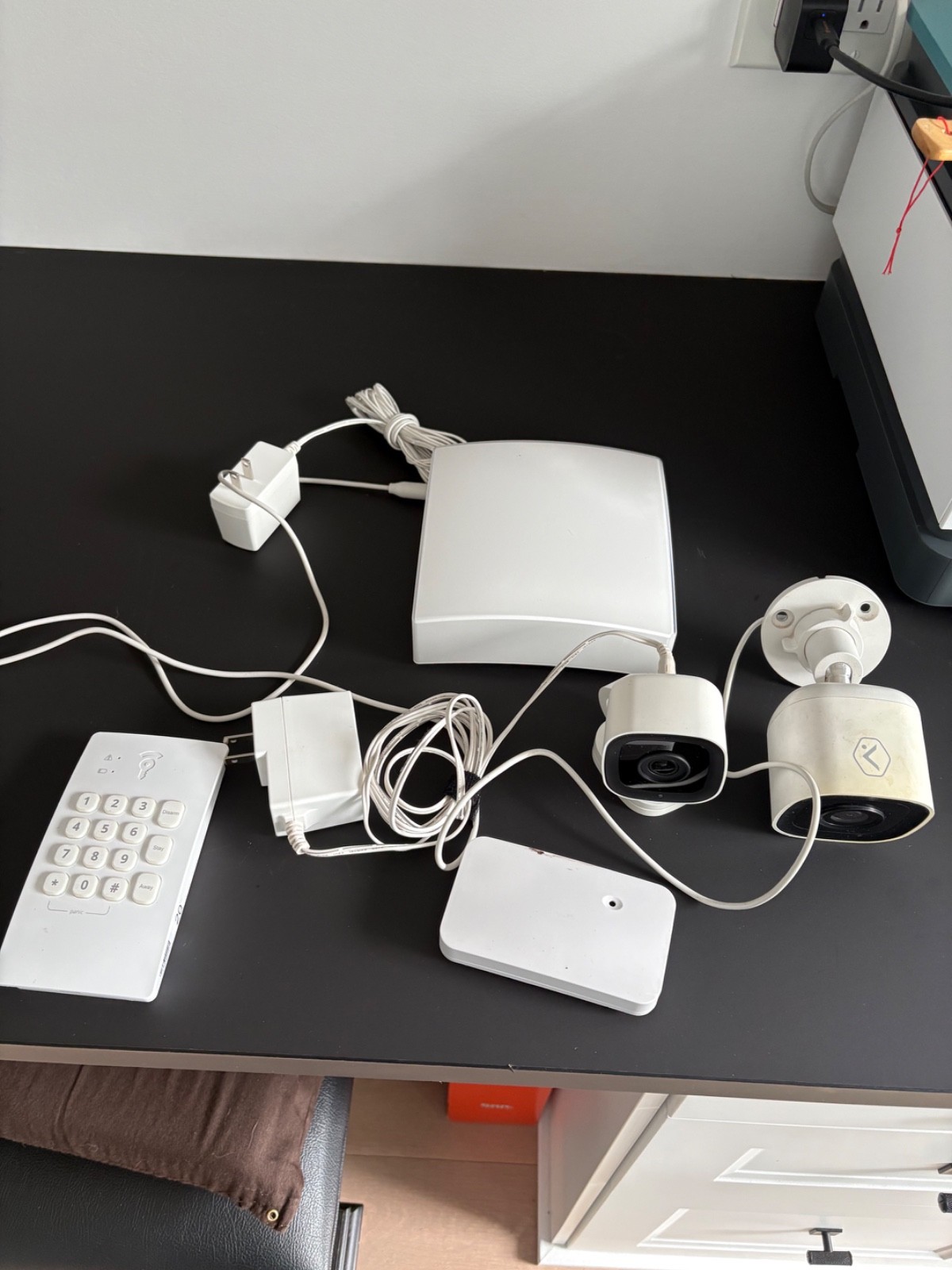 Frontpoint Alarm.com Security System Bundle ADC-V724 ADC-V515 FPHUB1 FPKEY2 RE12