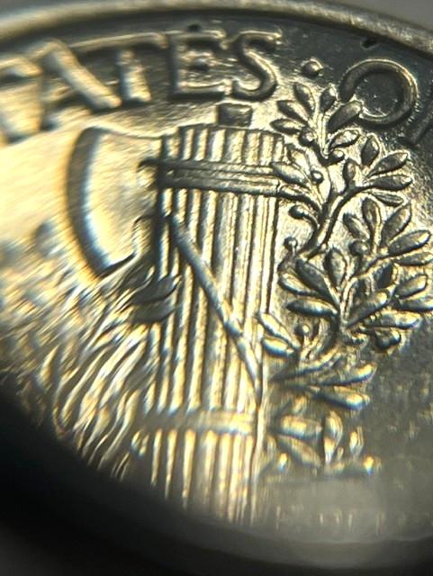 1935-P Mercury Dime/Silver/Unc+ #4694