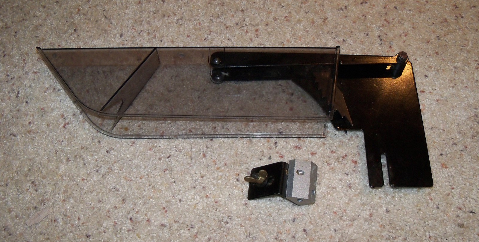 Delta Rockwell Shopmaster TS200 LS 10" Table Saw Blade Guard, Mounting Bracket