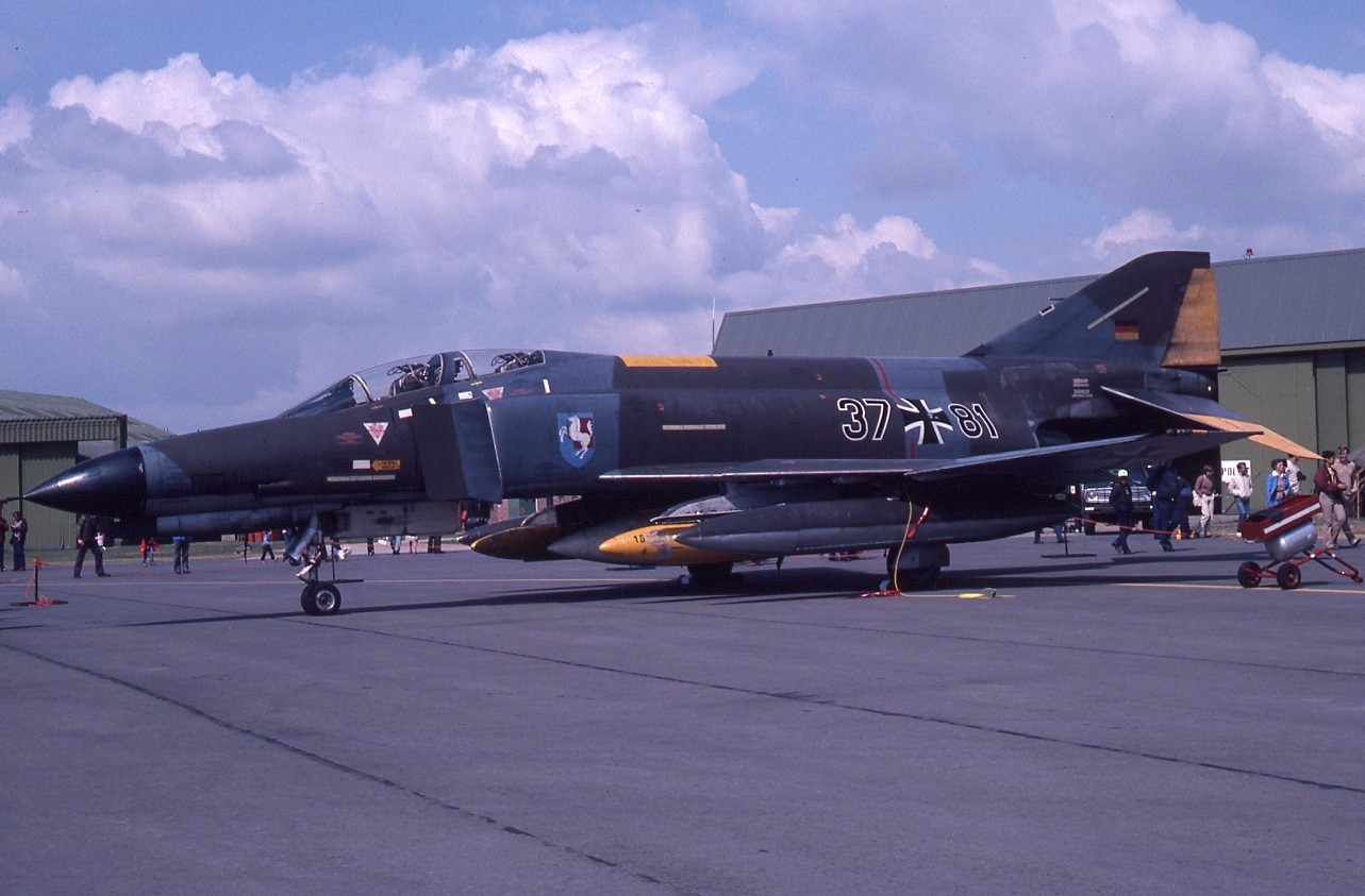 Kodachrome slide 3781 (37+81) F4F Phantom II Luftwaffe Upper Heyford 1981 (B3)