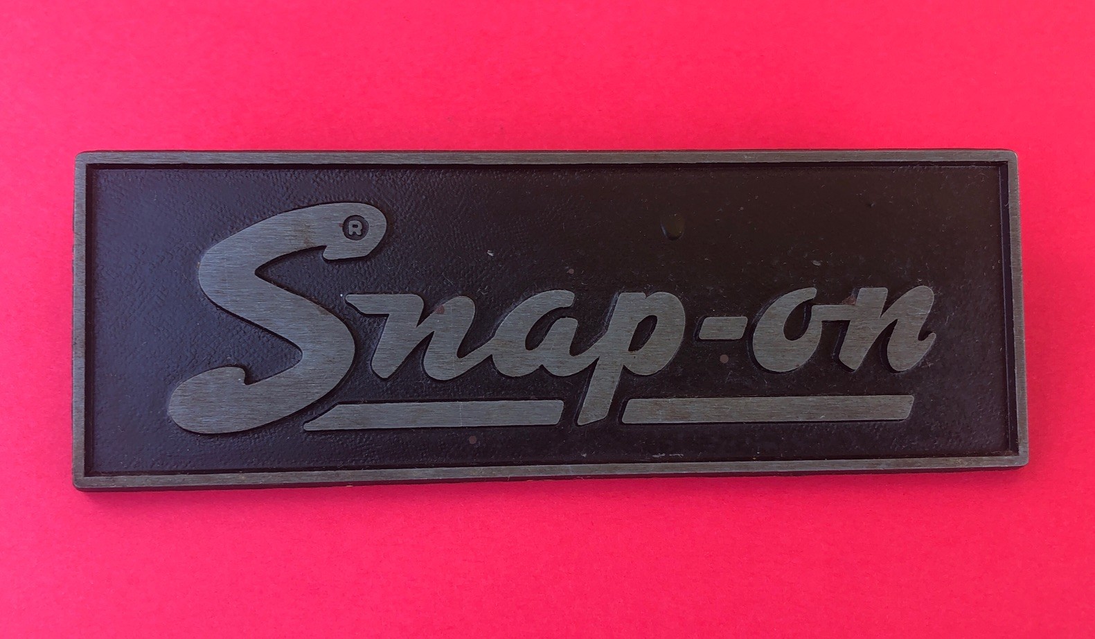 VINTAGE SNAP-ON UNDERLINE LOGO TOOL BOX EMBLEM WITH 2 GOOD PINS AND NUTS