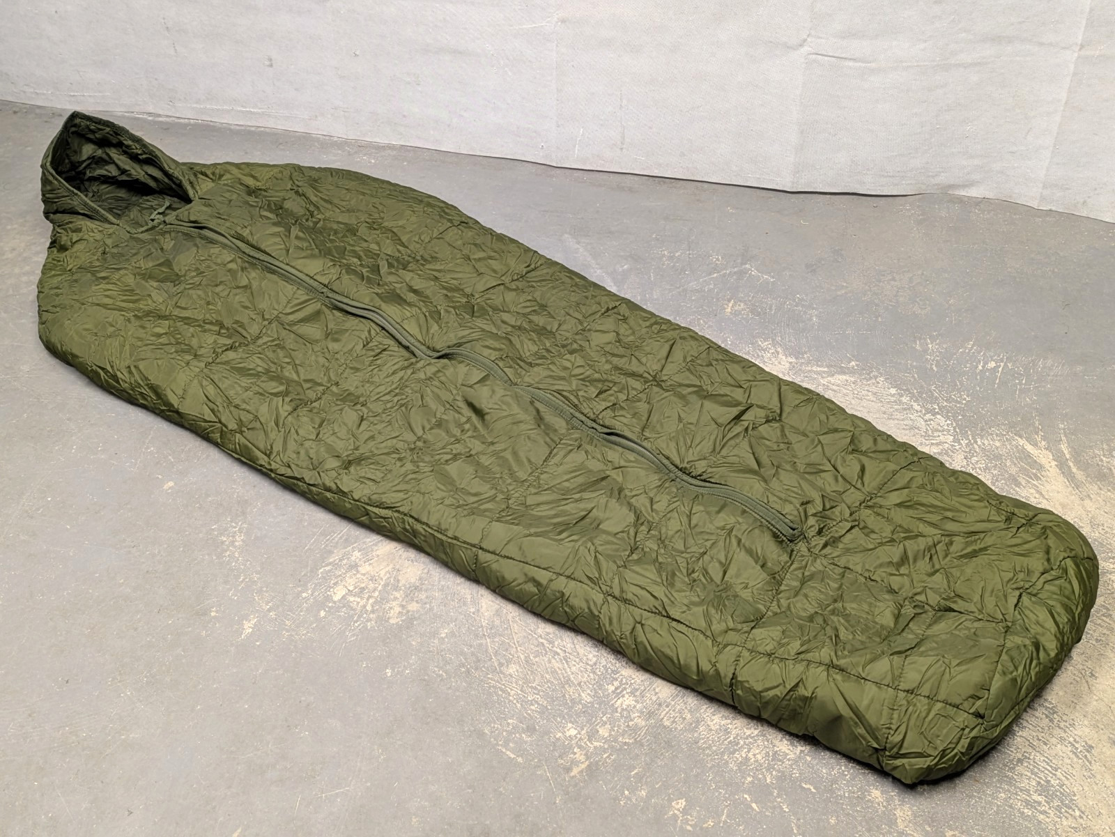 British Army - Military - MOD -  Cold Weather Arctic Sleeping Bag - Dated 1994