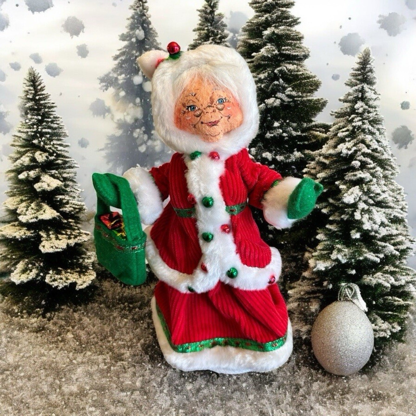 2010 Annalee Doll Ribbon Mrs. Claus Christmas Presents Gifts Collectible
