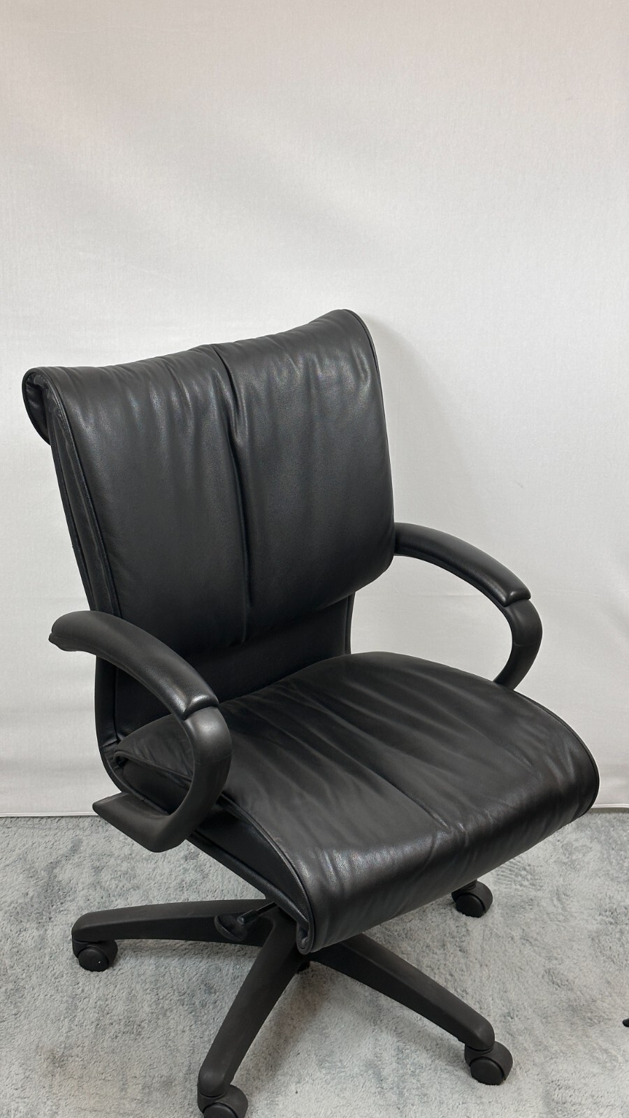 Sit On It Mid Black Glove Chair