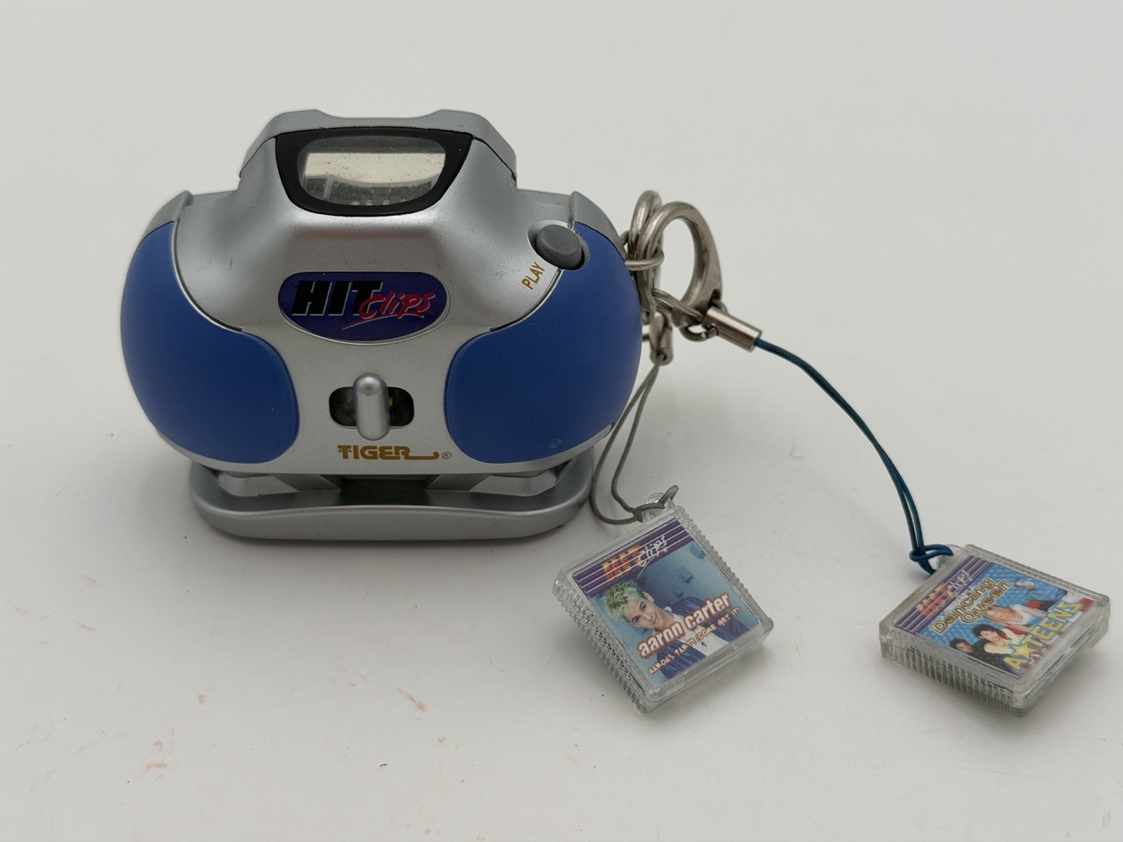 Vintage Tiger Electronics Hit Clips Music Player Boombox & 2 Cartridges Working