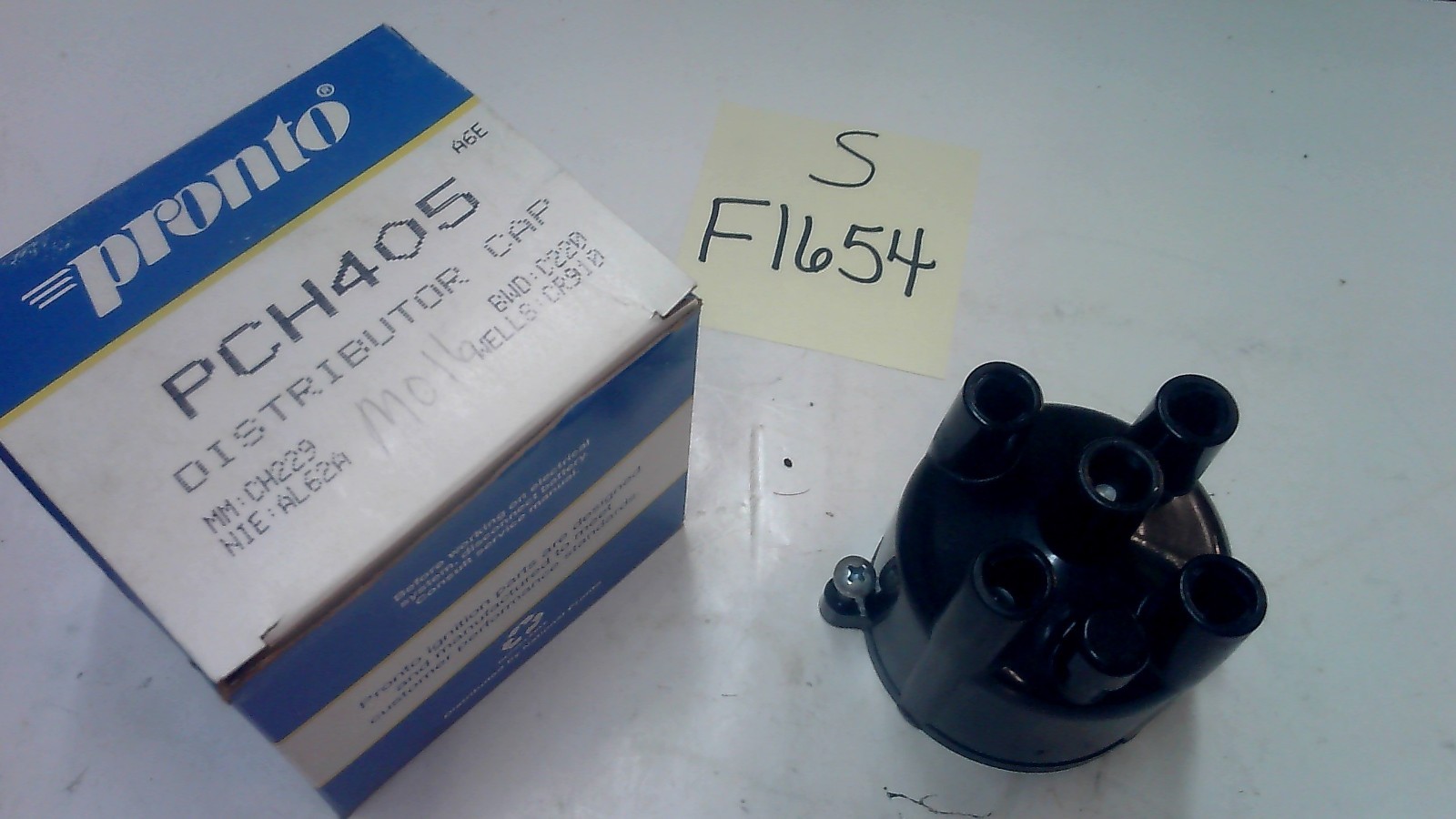 PCH405/CH405/CH229/D220/AL62A/CR910( NAPA NO. MO16) DISTRIBUTOR CAP